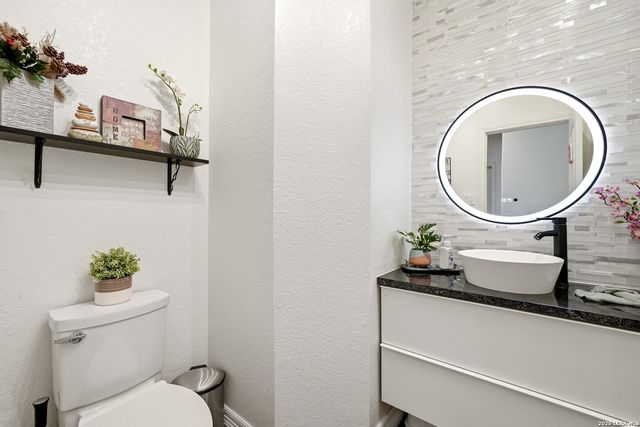 21411 La Pena Dr, San Antonio, TX 78258