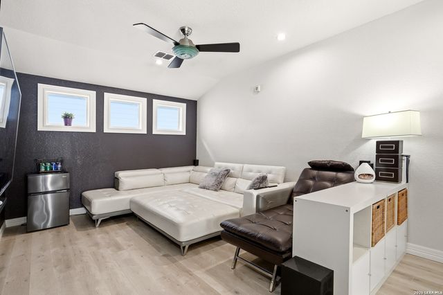 21411 La Pena Dr, San Antonio, TX 78258