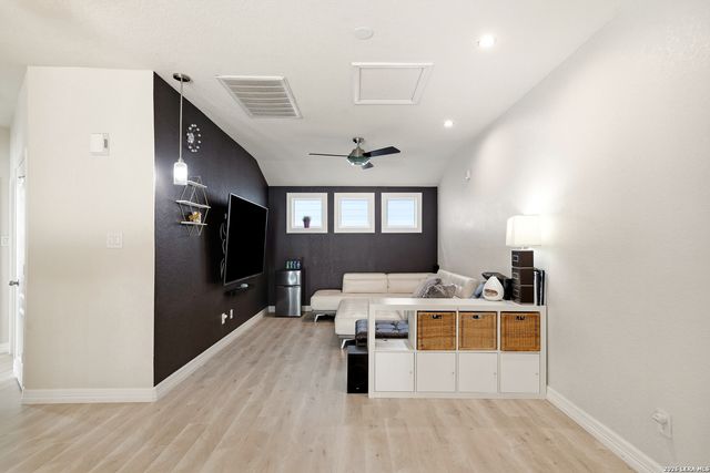 21411 La Pena Dr, San Antonio, TX 78258