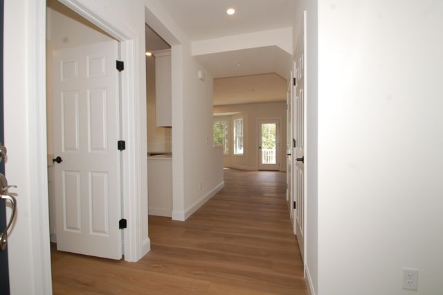 122 South Road, Londonderry, NH 03053