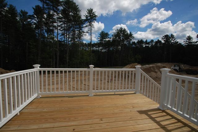 122 South Road, Londonderry, NH 03053