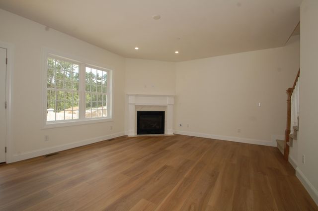 122 South Road, Londonderry, NH 03053