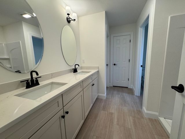 122 South Road, Londonderry, NH 03053