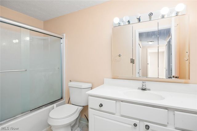 11856 Harbour Light Drive, North Royalton, OH 44133