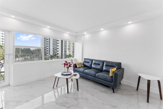 3250 NE 28th St 403, Fort Lauderdale, FL 33308