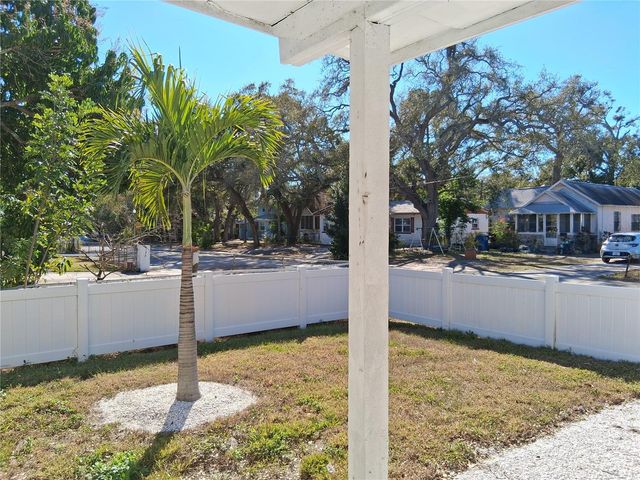 2020 13TH STREET S, St Petersburg, FL 33705