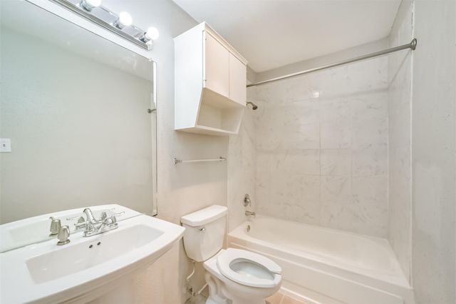 10811 Richmond Avenue 65, Houston, TX 77042