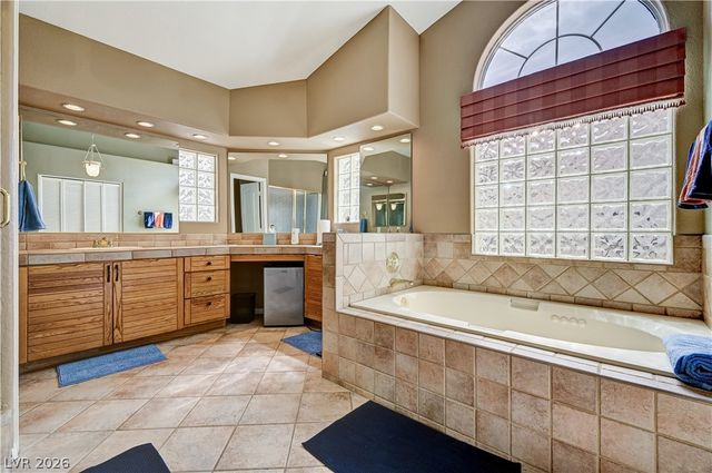 9505 Treasure Beach Court, Las Vegas, NV 89117