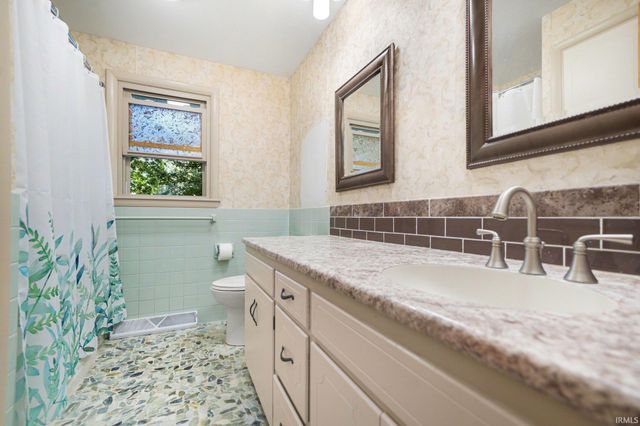 1542 Springbrook Drive, Elkhart, IN 46514
