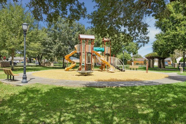 607 Travis Street 9, Webster, TX 77598
