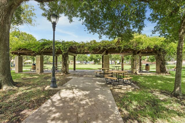 607 Travis Street 9, Webster, TX 77598