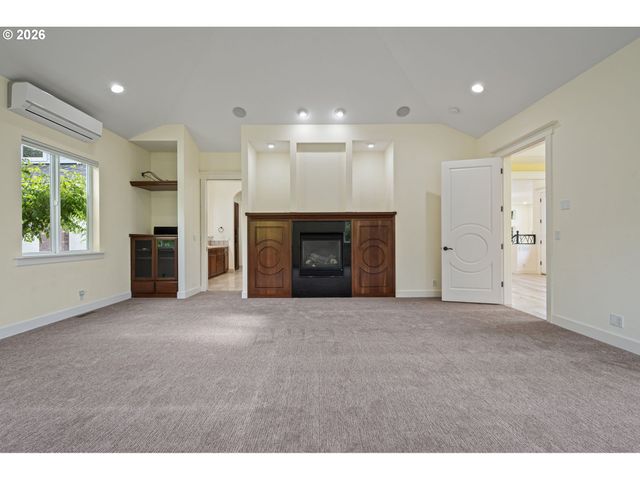 34394 Deerwood Dr, Eugene, OR 97405