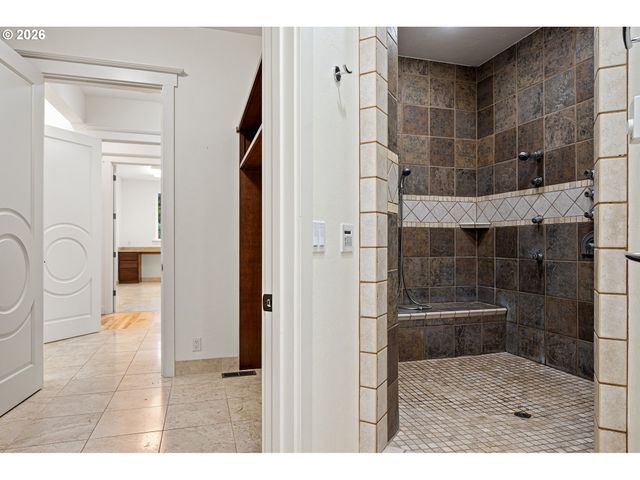 34394 Deerwood Dr, Eugene, OR 97405