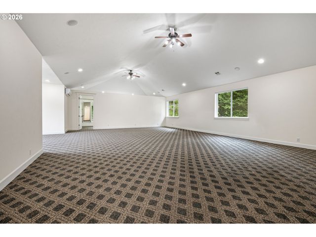 34394 Deerwood Dr, Eugene, OR 97405