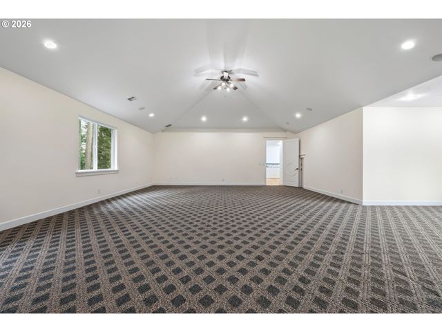 34394 Deerwood Dr, Eugene, OR 97405