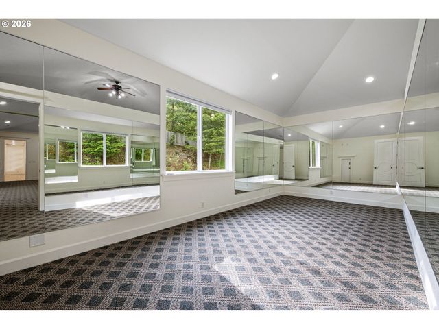 34394 Deerwood Dr, Eugene, OR 97405