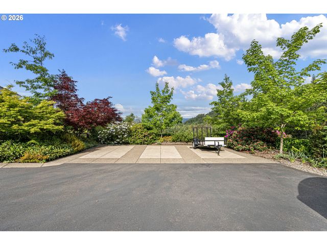 34394 Deerwood Dr, Eugene, OR 97405