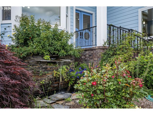 34394 Deerwood Dr, Eugene, OR 97405