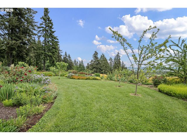 34394 Deerwood Dr, Eugene, OR 97405