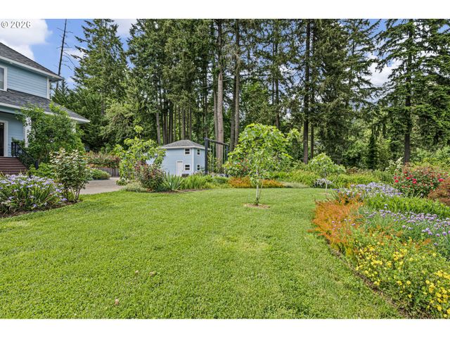 34394 Deerwood Dr, Eugene, OR 97405