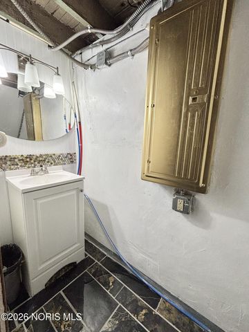 1950 Calumet Avenue, Toledo, OH 43607