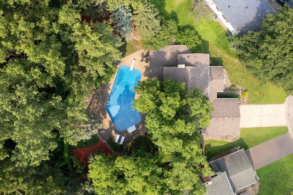 7424 Candlewood Drive N, Brooklyn Park, MN 55445