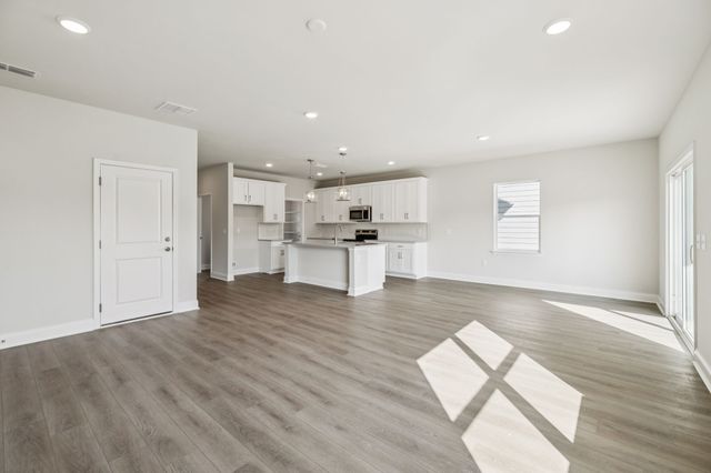 118 Dahlia Dr, La Vergne, TN 37086