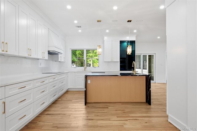 1130 Carlls Straight Path, Dix Hills, NY 11746