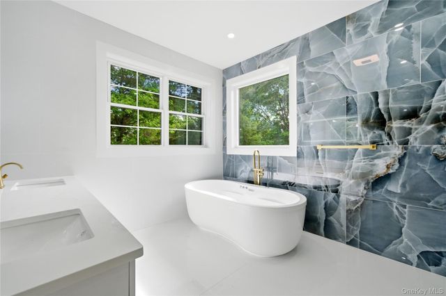 1130 Carlls Straight Path, Dix Hills, NY 11746