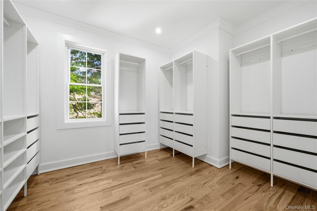 1130 Carlls Straight Path, Dix Hills, NY 11746