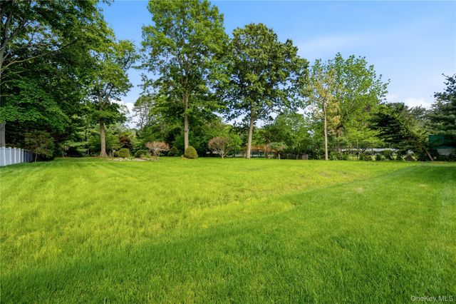 1130 Carlls Straight Path, Dix Hills, NY 11746