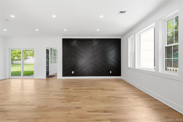 1130 Carlls Straight Path, Dix Hills, NY 11746
