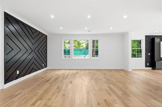 1130 Carlls Straight Path, Dix Hills, NY 11746