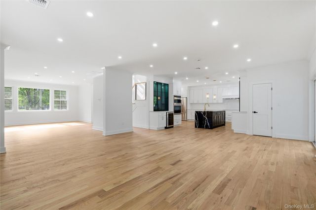 1130 Carlls Straight Path, Dix Hills, NY 11746