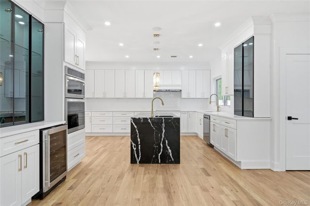 1130 Carlls Straight Path, Dix Hills, NY 11746