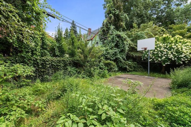 61 Toxteth St, Brookline, MA 02445