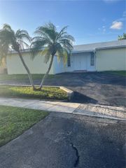 11711 NW 29th St, Sunrise, FL 33323