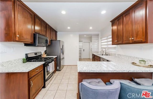 1238 S Muirfield Road, Los Angeles, CA 90019