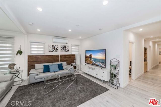 1238 S Muirfield Road, Los Angeles, CA 90019