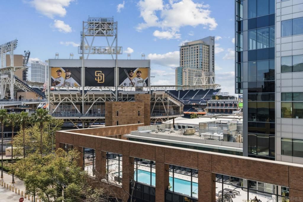 Image 1 of property listing at 321 Tenth Ave 606, San Diego, CA 92101