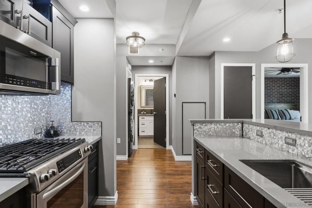 Image 10 of property listing at 321 Tenth Ave 606, San Diego, CA 92101