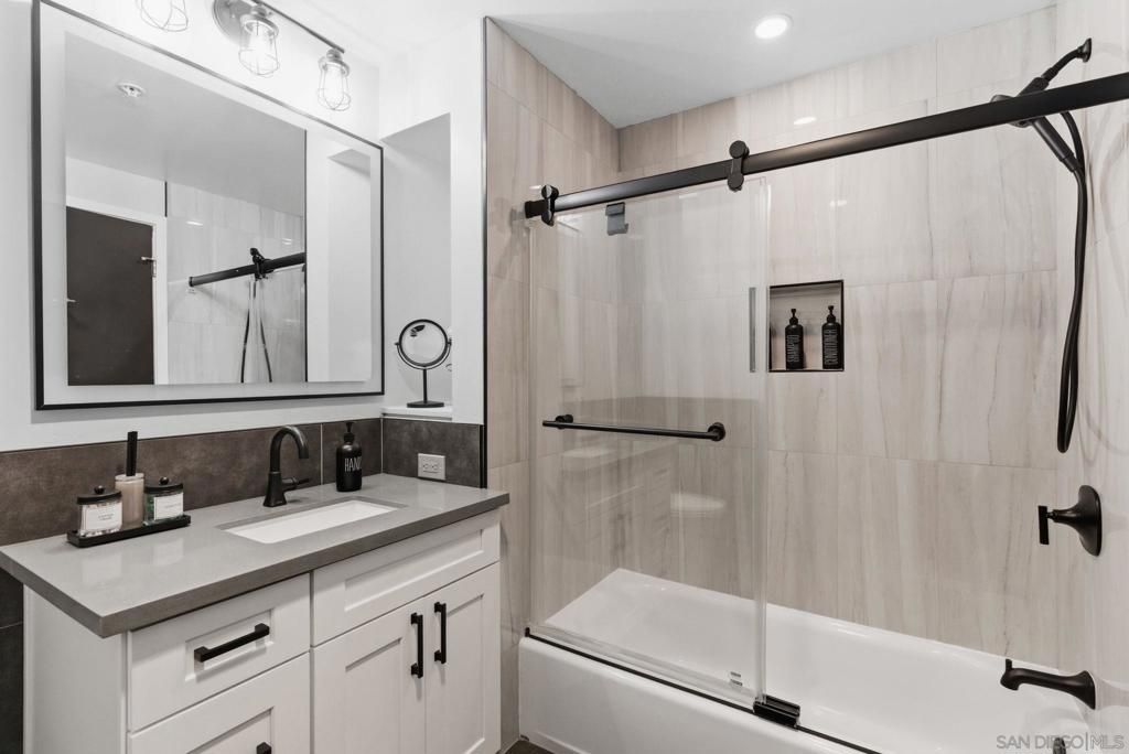 Image 13 of property listing at 321 Tenth Ave 606, San Diego, CA 92101