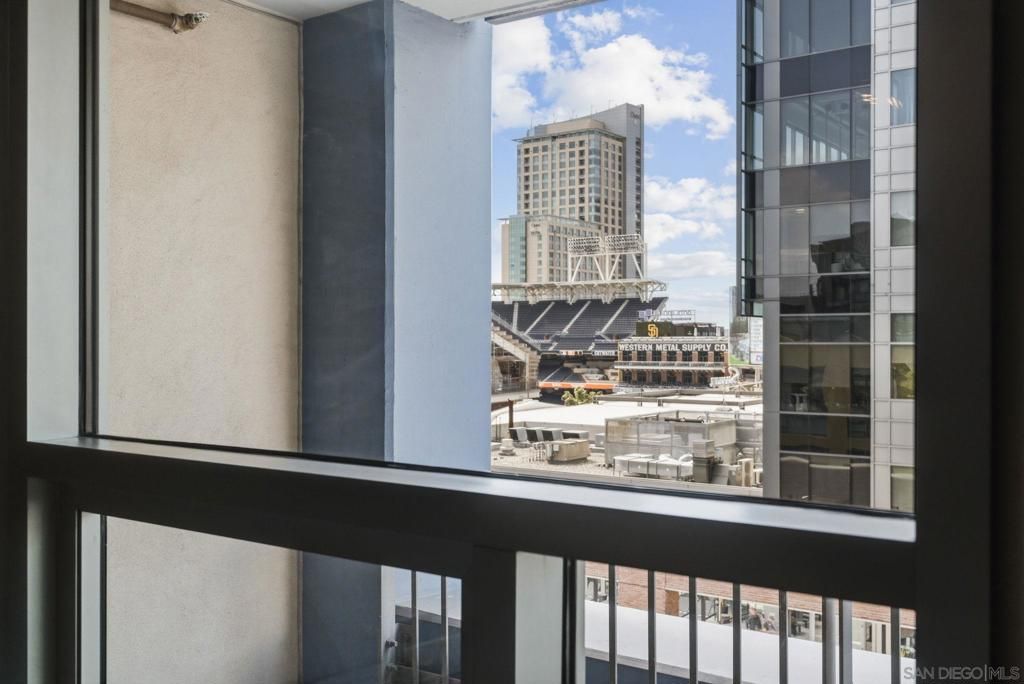 Image 17 of property listing at 321 Tenth Ave 606, San Diego, CA 92101