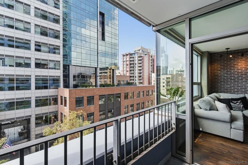 Image 2 of property listing at 321 Tenth Ave 606, San Diego, CA 92101