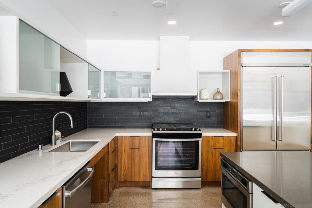 Image 32 of property listing at 321 Tenth Ave 606, San Diego, CA 92101