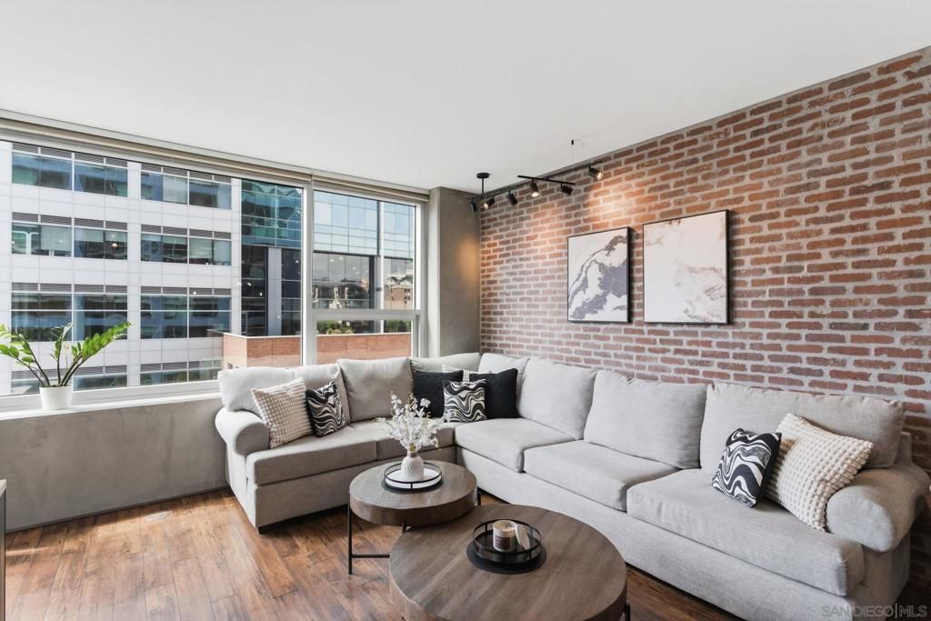 Image 5 of property listing at 321 Tenth Ave 606, San Diego, CA 92101