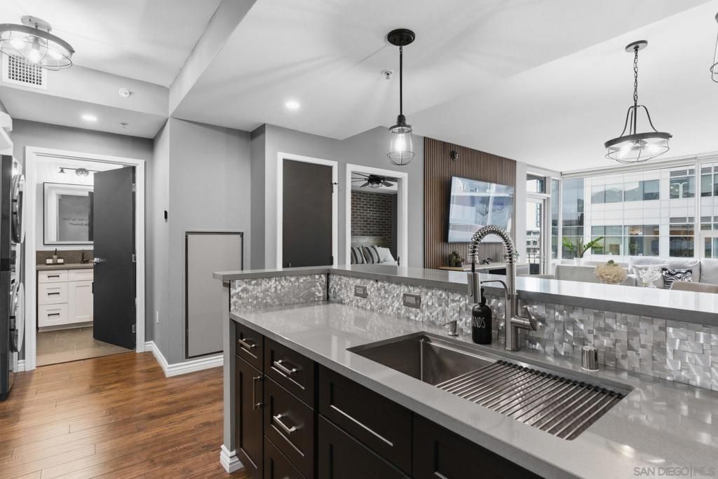 Image 6 of property listing at 321 Tenth Ave 606, San Diego, CA 92101