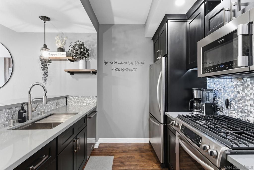 Image 8 of property listing at 321 Tenth Ave 606, San Diego, CA 92101