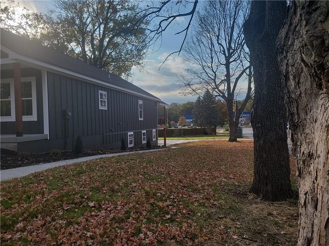 1400 S Dodgion Avenue, Independence, MO 64055