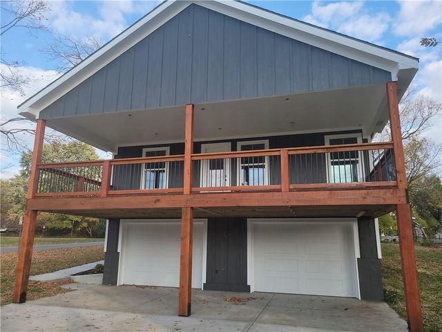 1400 S Dodgion Avenue, Independence, MO 64055